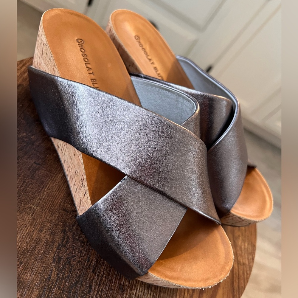CHOCOLAT BLU METALLIC CORK WEDGE SANDALS ✨
